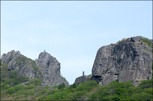 임금 제(帝)’자에 ‘바위 암(岩)’자를 써서 제암산(帝岩山)이 된 '임금바위'입니다. 